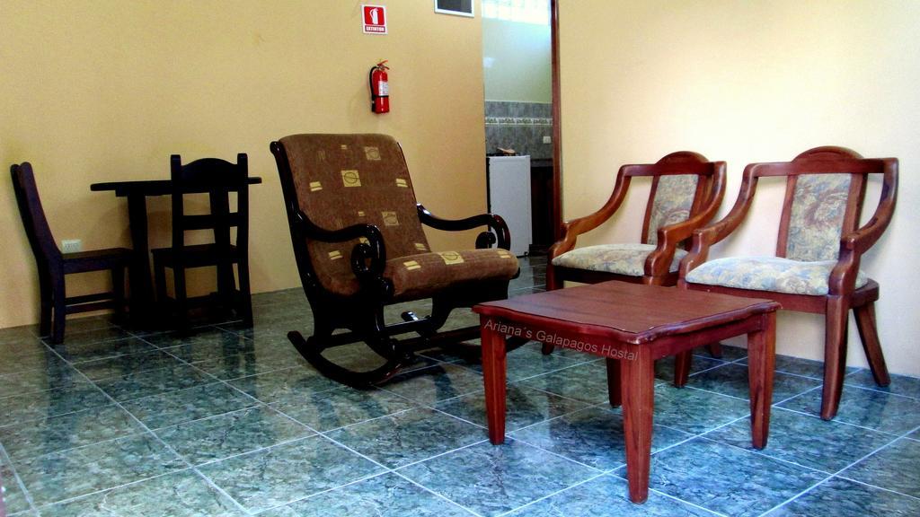Ariana'S Galapagos Hostal Puerto Ayora  Dış mekan fotoğraf