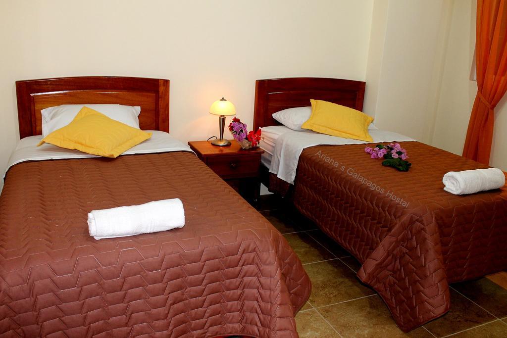 Ariana'S Galapagos Hostal Puerto Ayora  Dış mekan fotoğraf