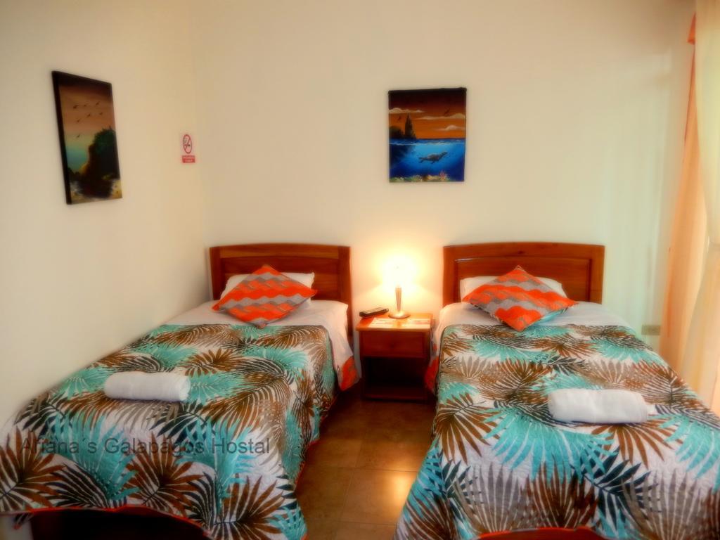Ariana'S Galapagos Hostal Puerto Ayora  Dış mekan fotoğraf